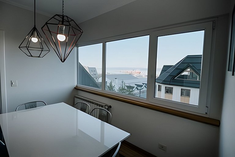 Huge, modern in the heart of the city 3A