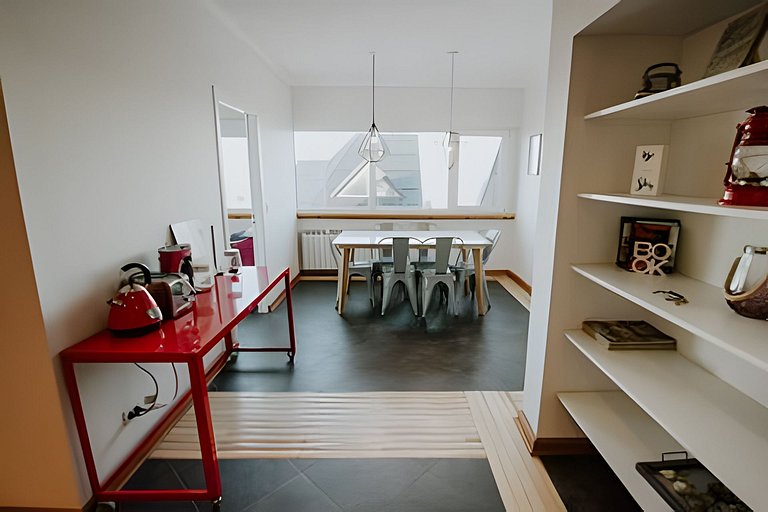 Huge, modern in the heart of the city 3A