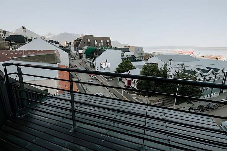 Toluken enorme moderno en centro de la ciudad