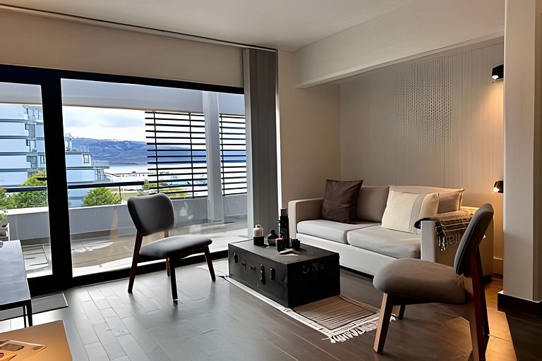 Aunaisin - Central, warm, sea view.
