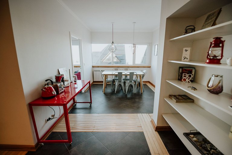 Huge, modern in the heart of the city 3A