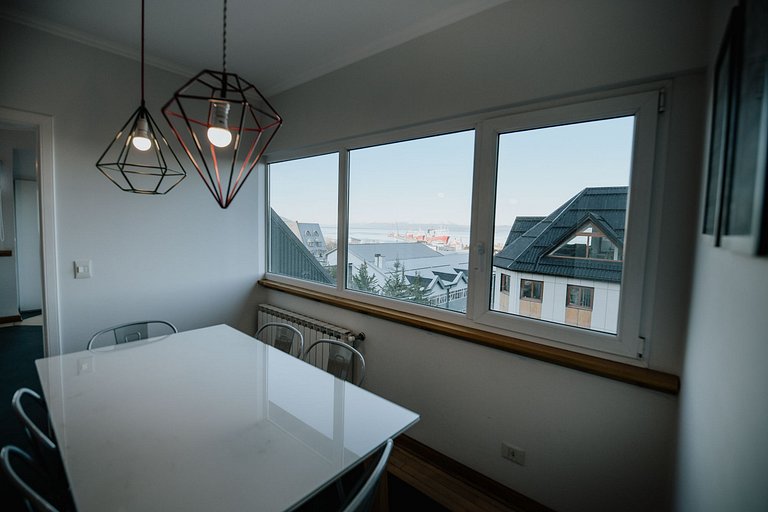 Huge, modern in the heart of the city 3A